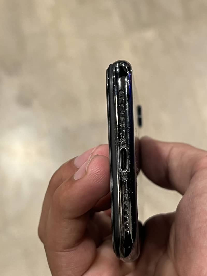 Apple iPhone X 3