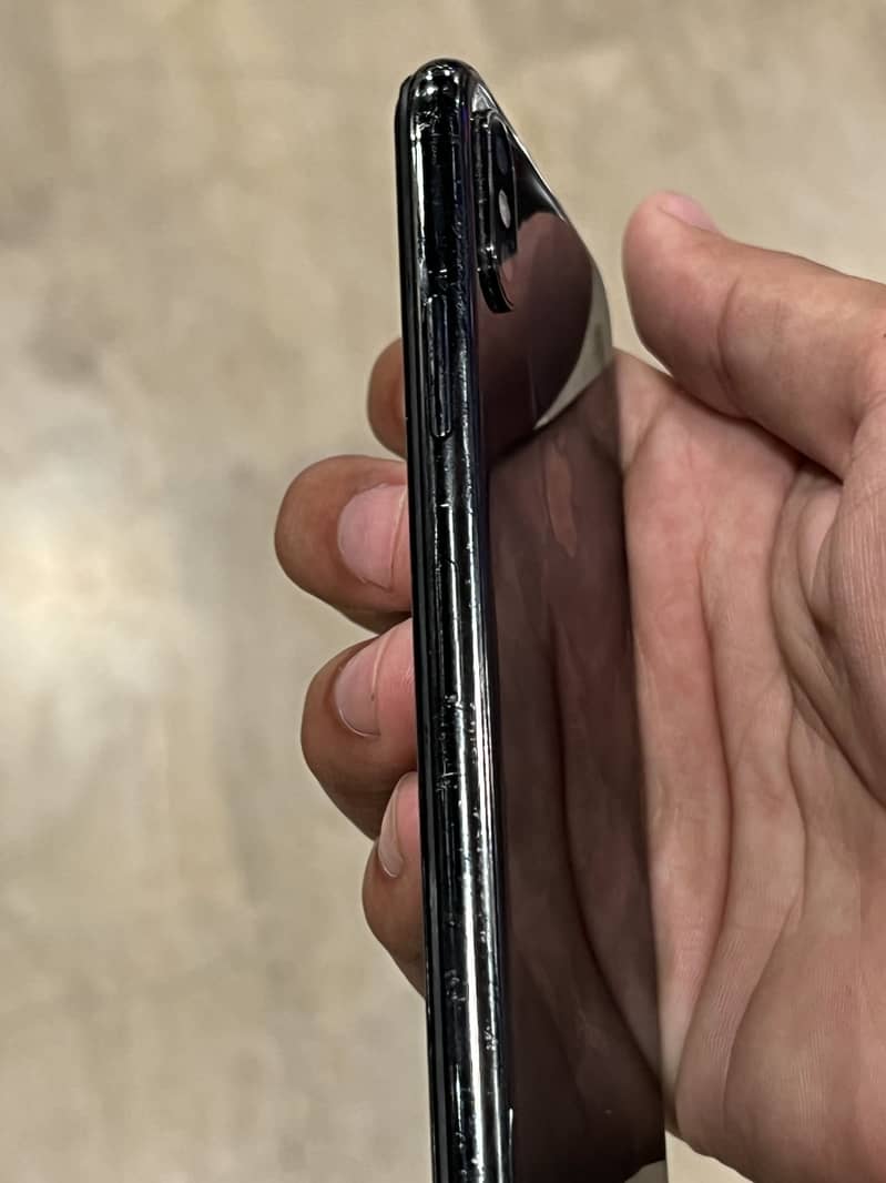 Apple iPhone X 4