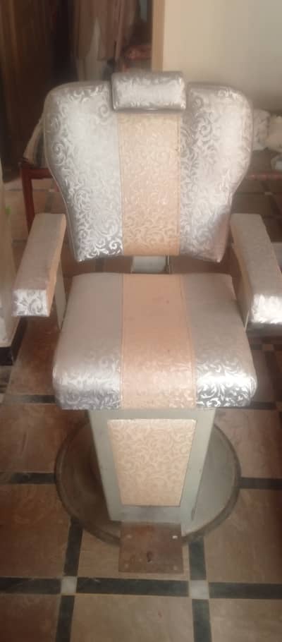 Salon parlour cutting chair