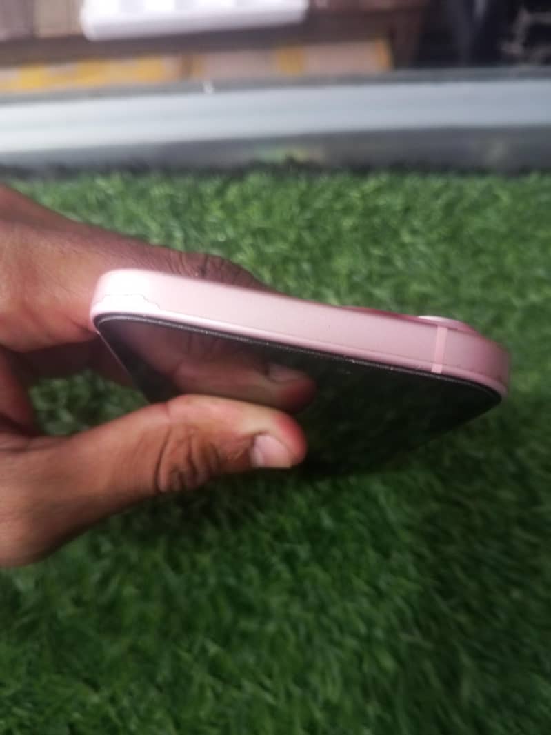 Apple iPhone 15 4