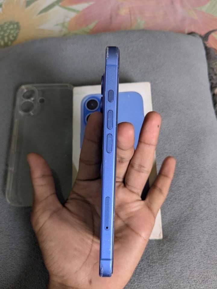 Apple iPhone 16 2