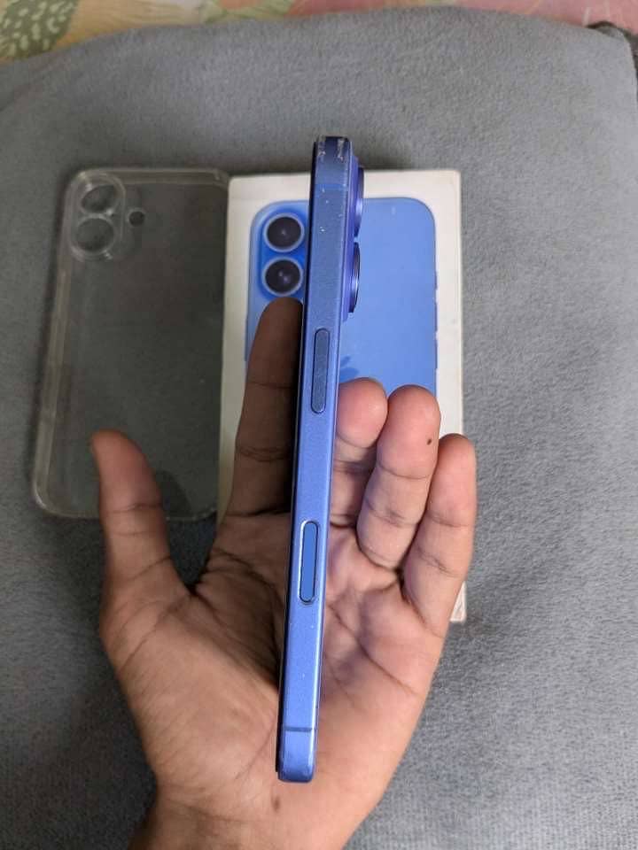 Apple iPhone 16 3