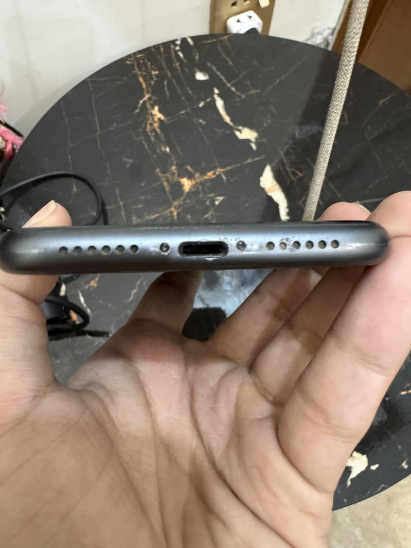Apple iPhone 11 3