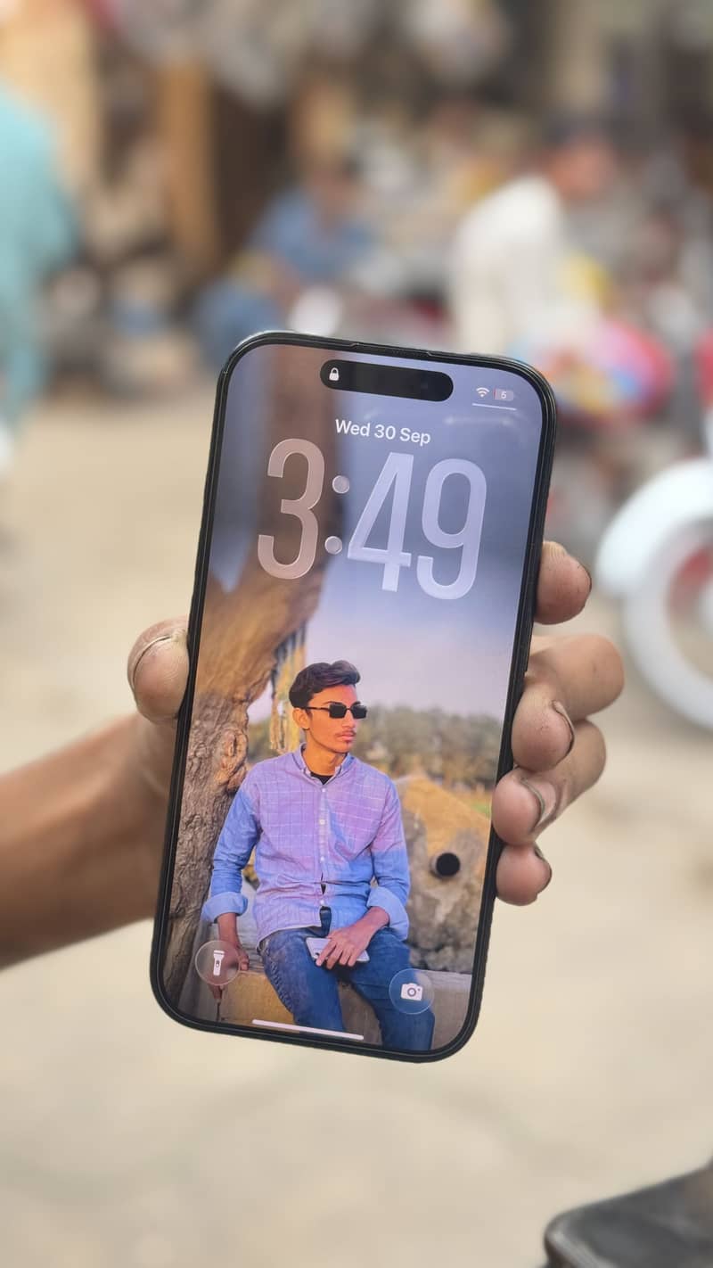 Apple iPhone 16 Pro 3