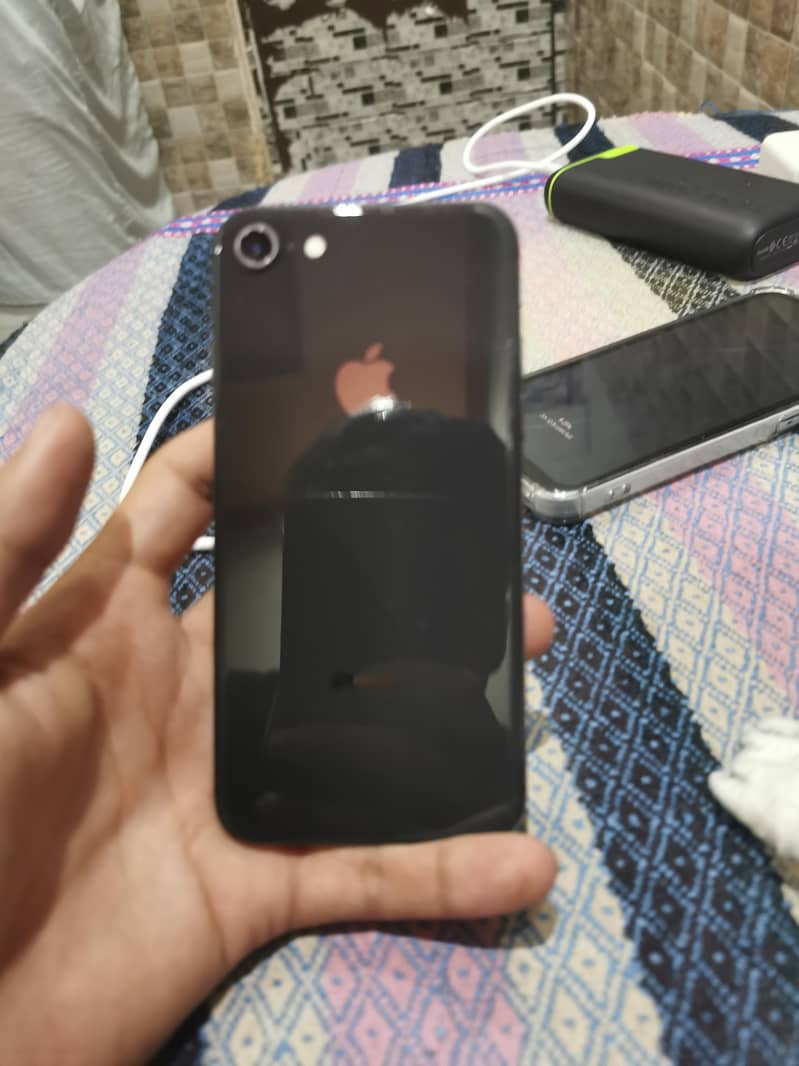 Apple iPhone 8 1