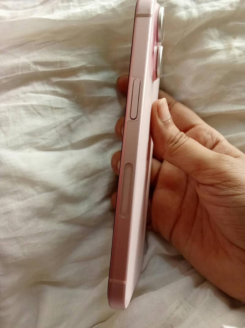 Apple iPhone 15 4