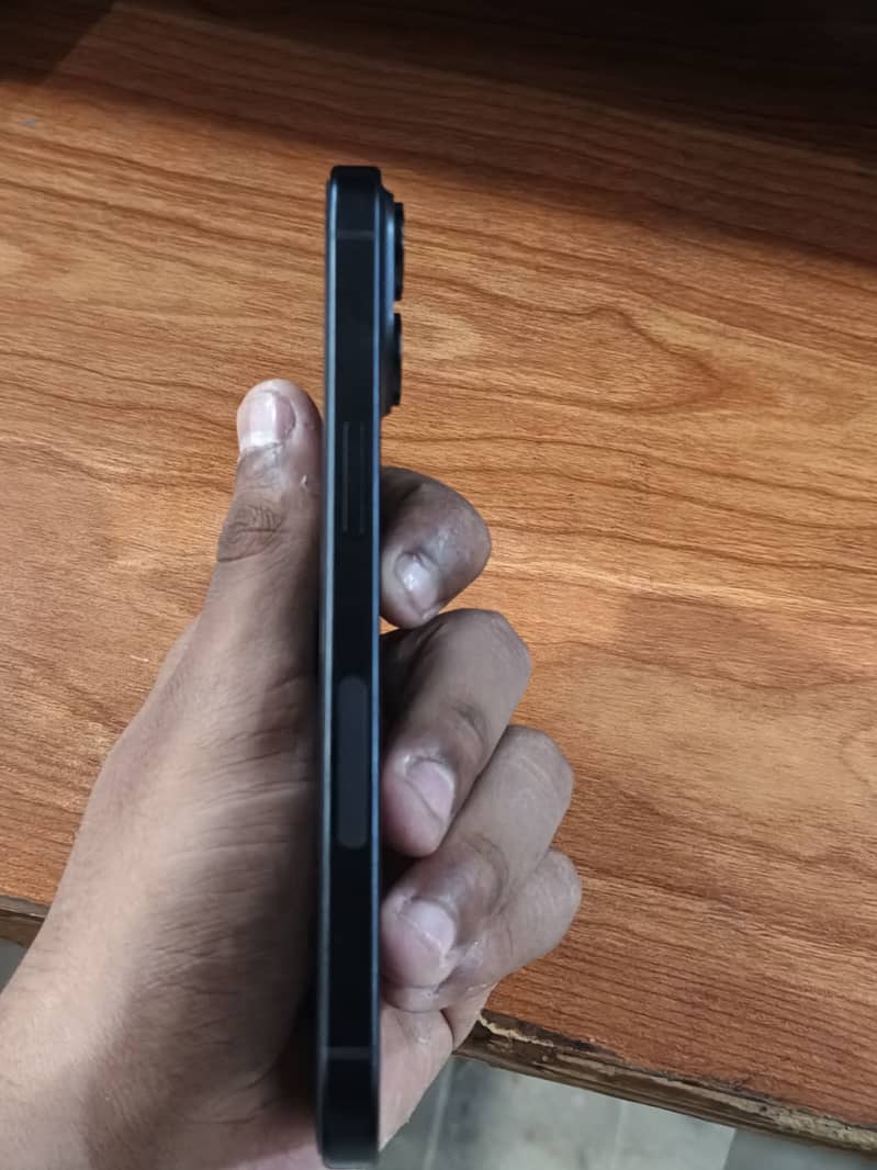 Apple iPhone 15 4