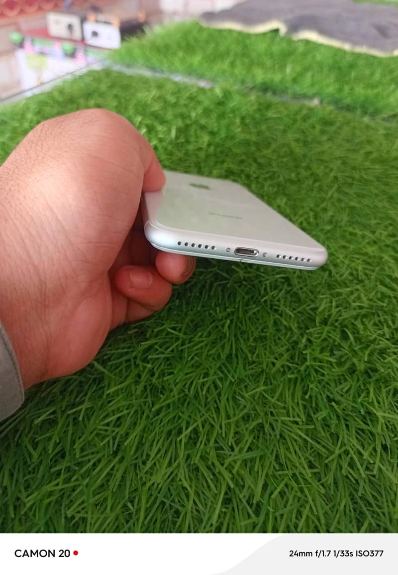 Apple iPhone 8 1