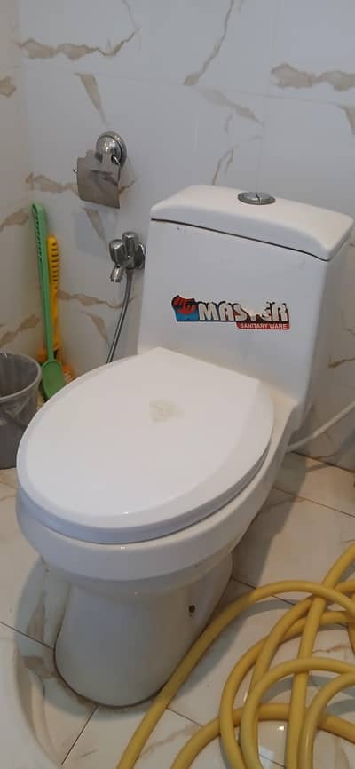 Complete used Washroom set in B-17