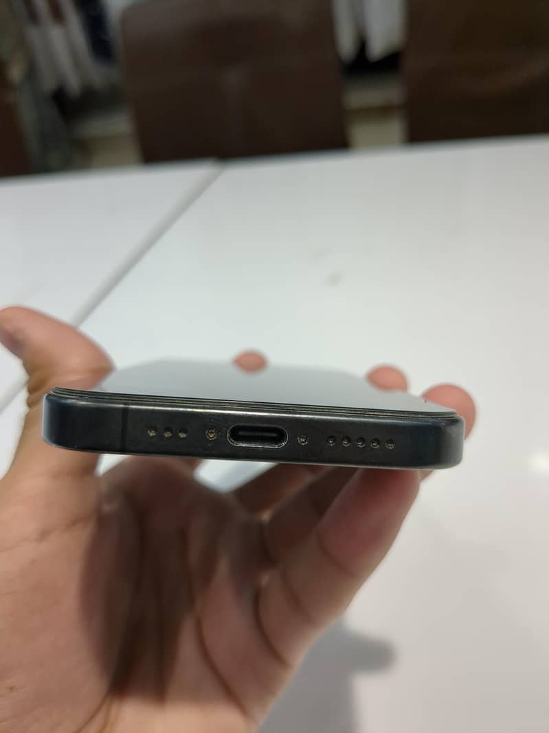 Apple iPhone 15 Pro 2
