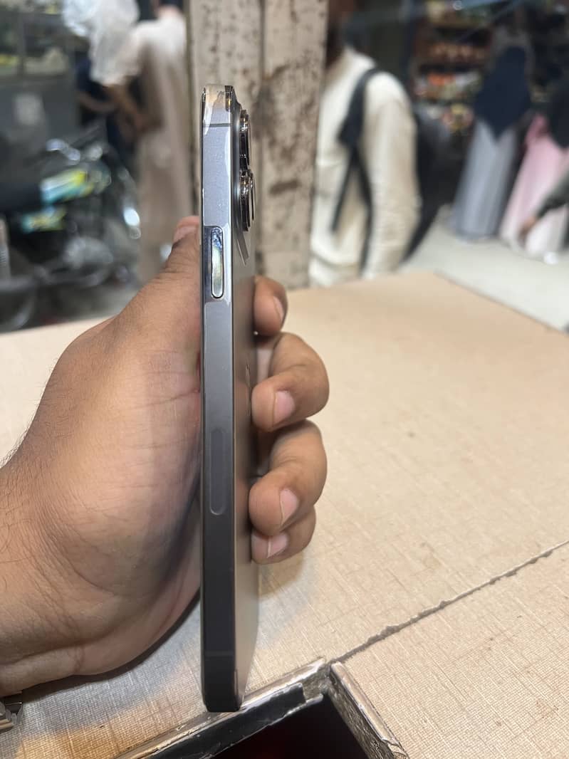 Apple iPhone 13 Pro Max 1