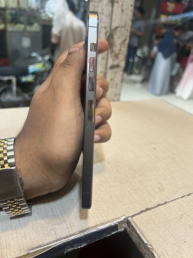 Apple iPhone 13 Pro Max 2