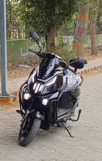 SQUBE evee scooty