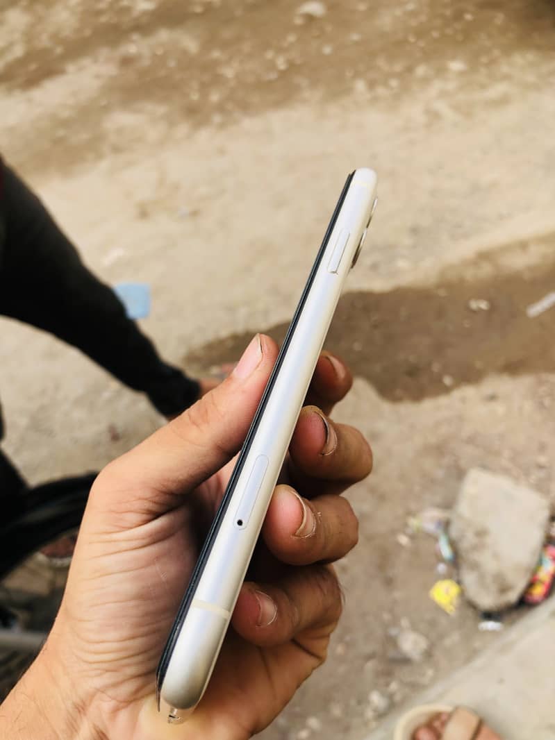 Apple iPhone 11 2