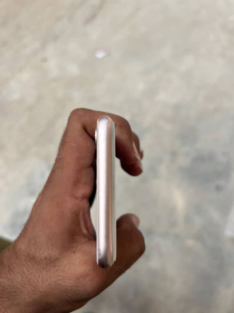 Apple iPhone 8 3