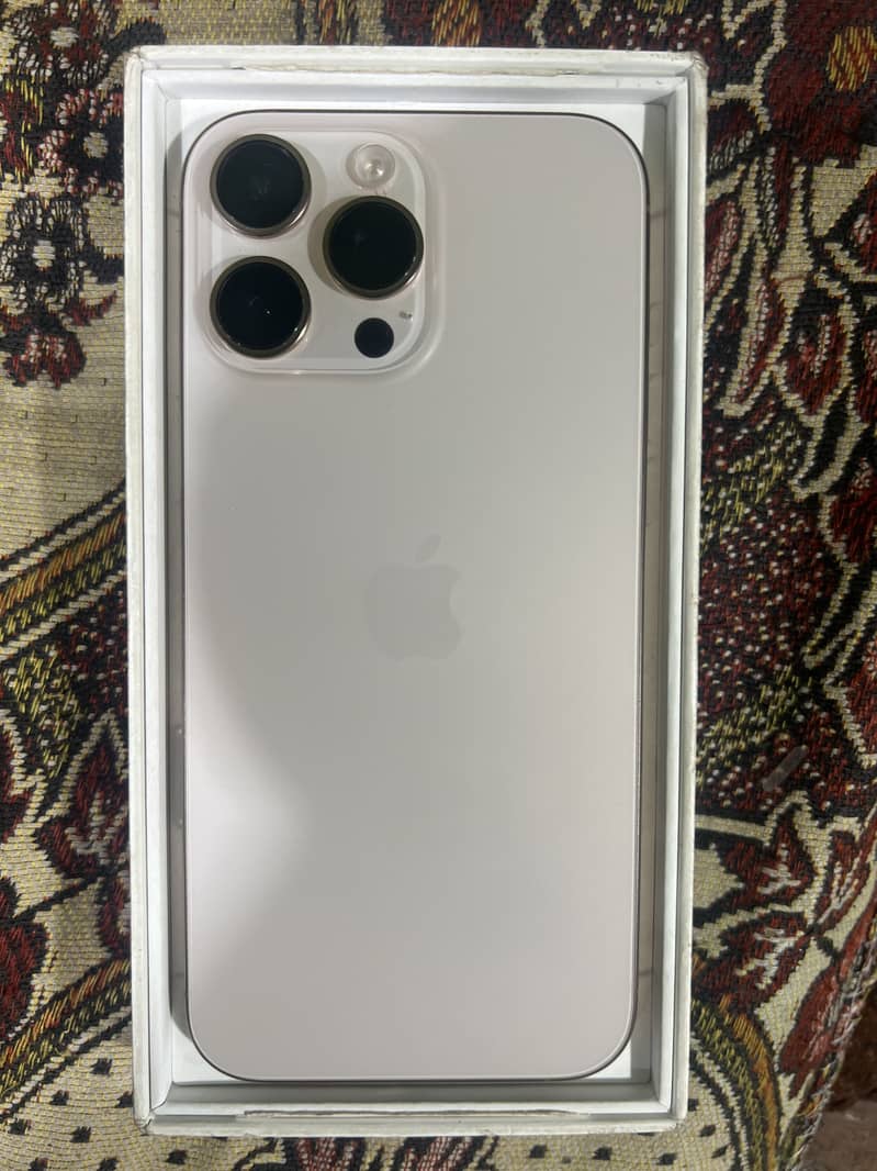 Apple iPhone 16 Pro Max 0