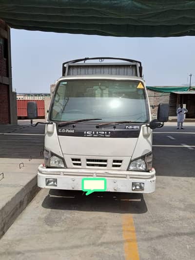 Issuzu NHR diesel 4 wheel with Deck
