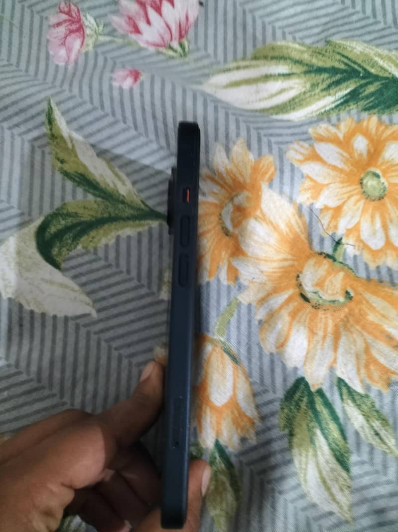 Apple iPhone 13 2
