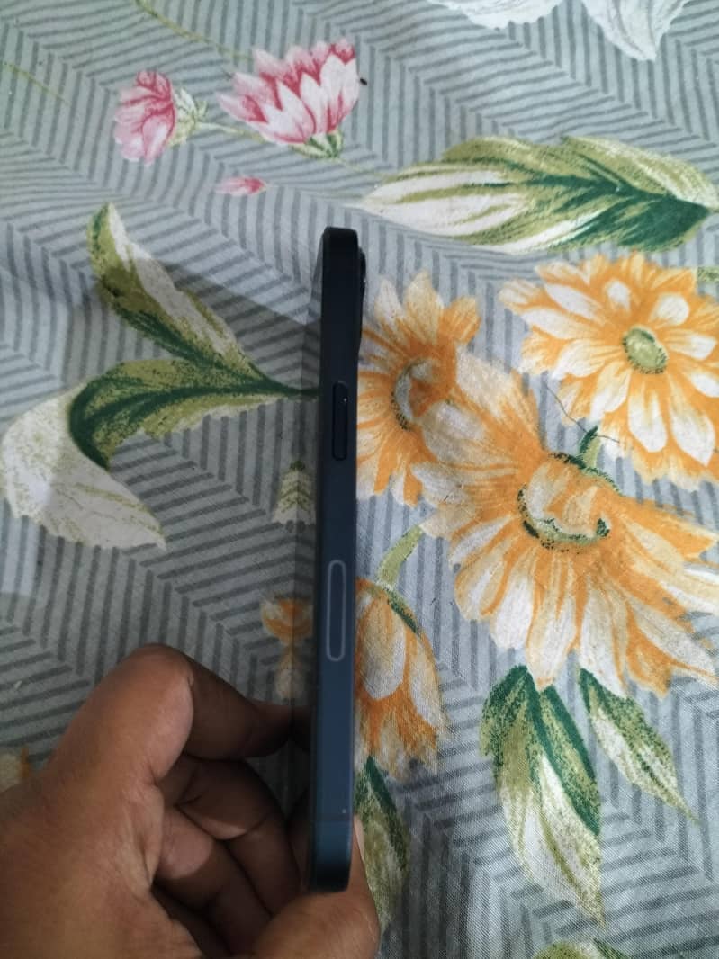 Apple iPhone 13 3