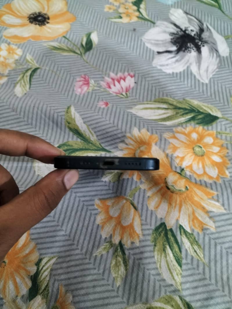 Apple iPhone 13 4