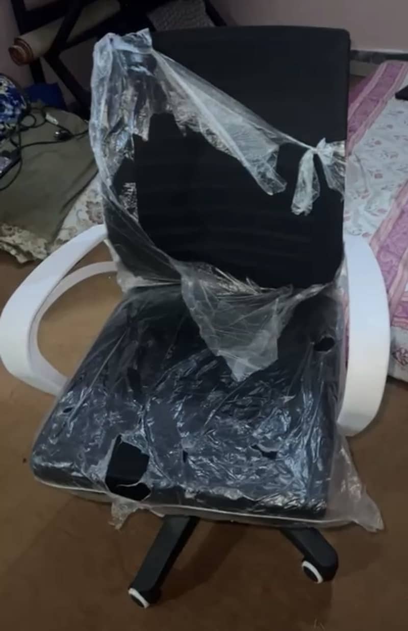Office computer chair 0