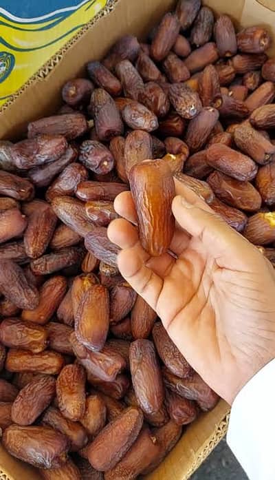 Medina dates (ajwa)