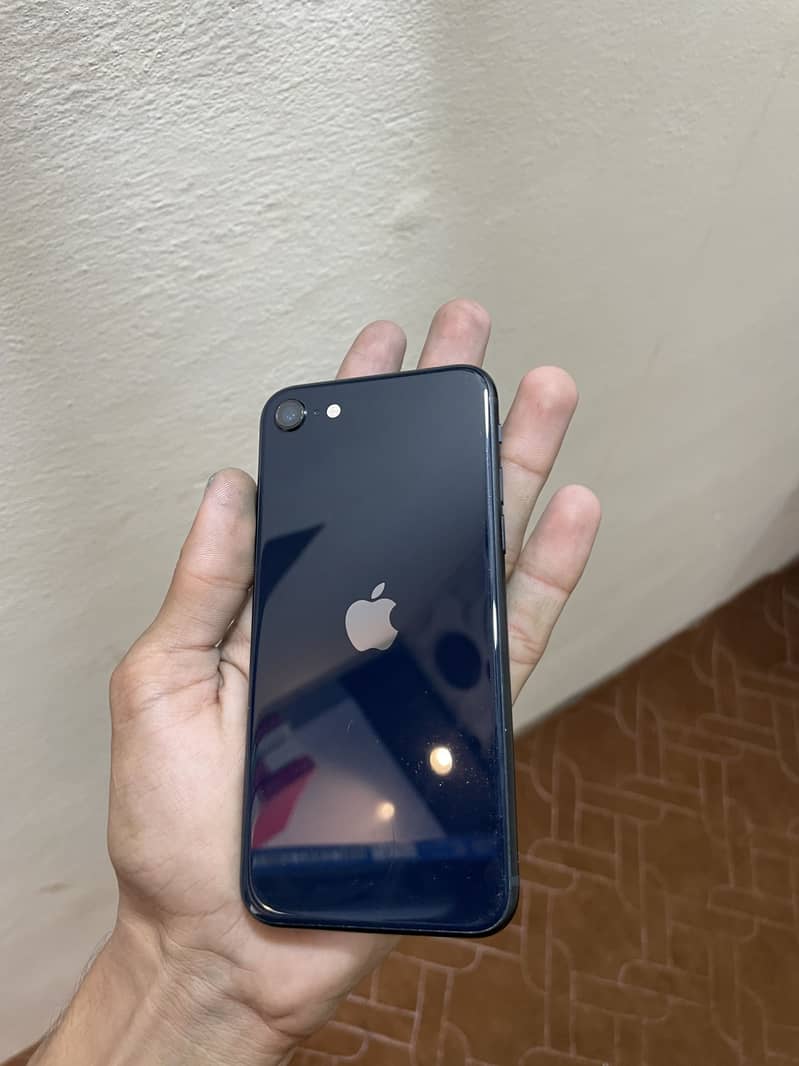 iPhone se3 0