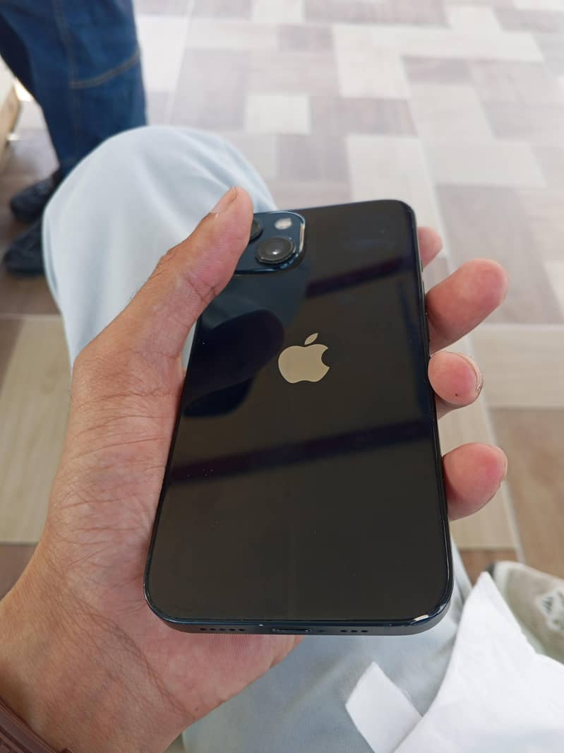 Apple iPhone 13 5