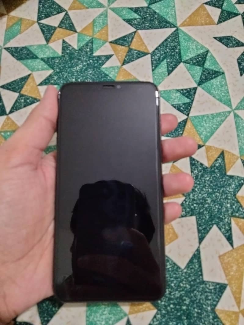 Apple iPhone XS Max 3