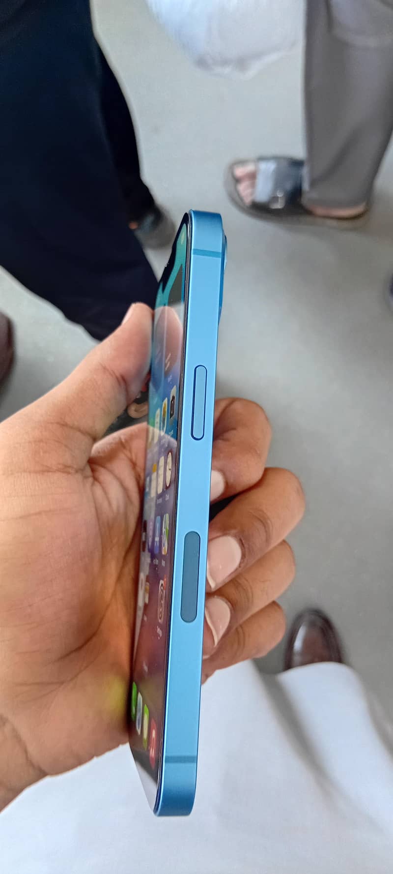 Apple iPhone 13 0