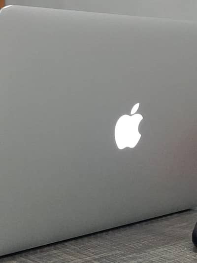 MacBook Pro 2015 Retina 13" 8GB/256GB 10/9.5 With Charger Good Battery