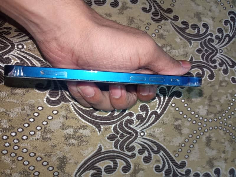 Apple iPhone 12 3