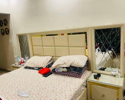 Bed room furniture set