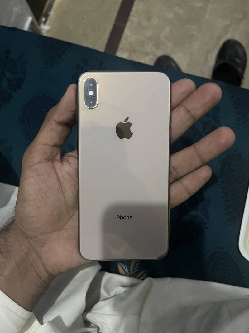 Apple iPhone XS Max 3