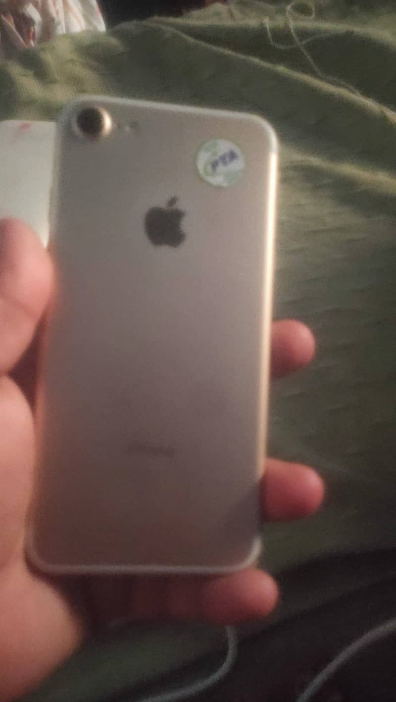 Apple iPhone 7 2