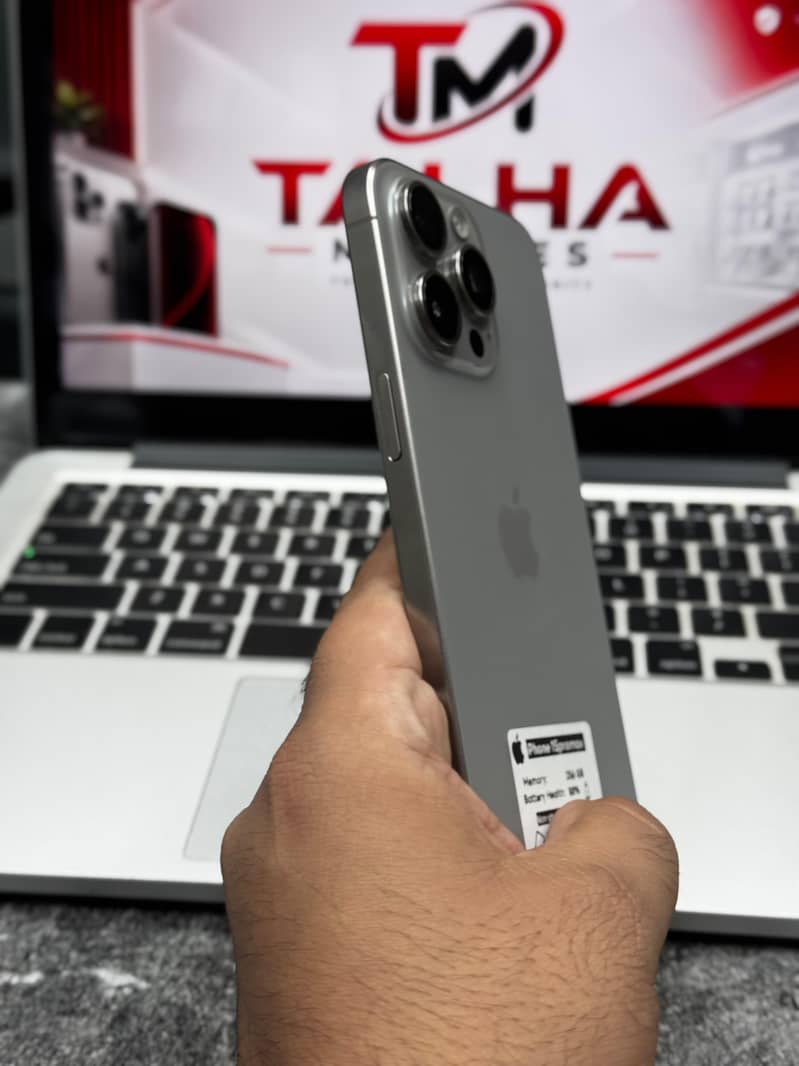 Apple iPhone 15 Pro Max 2