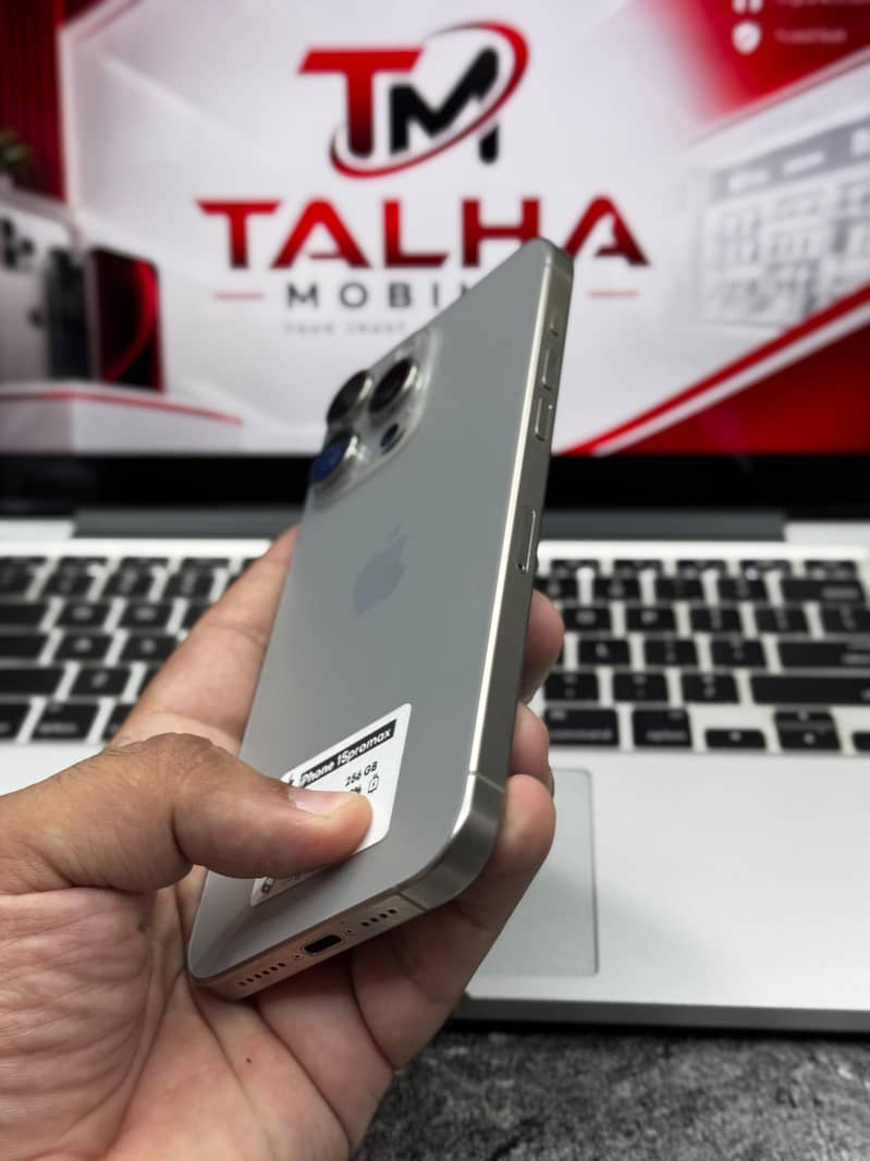 Apple iPhone 15 Pro Max 3