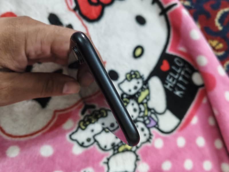 Apple iPhone XR 4