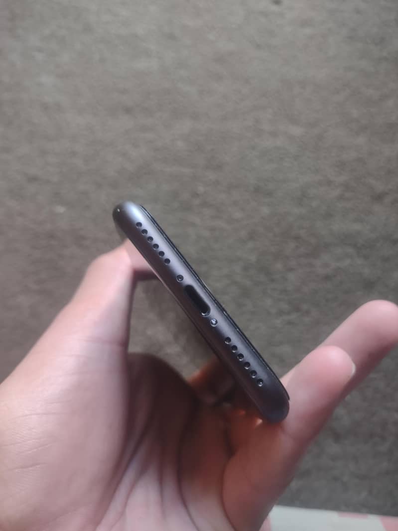 Apple iPhone 8 3