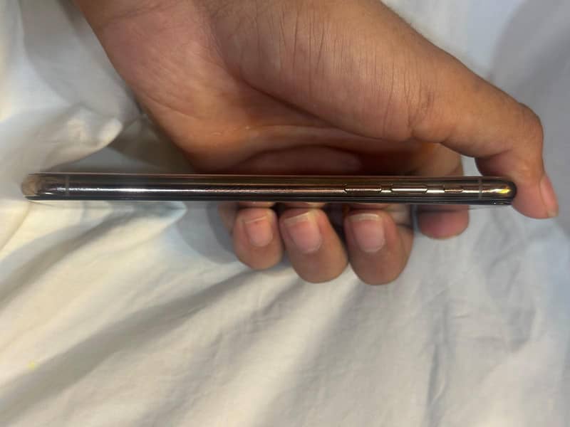 Apple iPhone XS 3