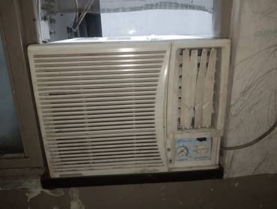 window Ac10/10 condition just 1 year used