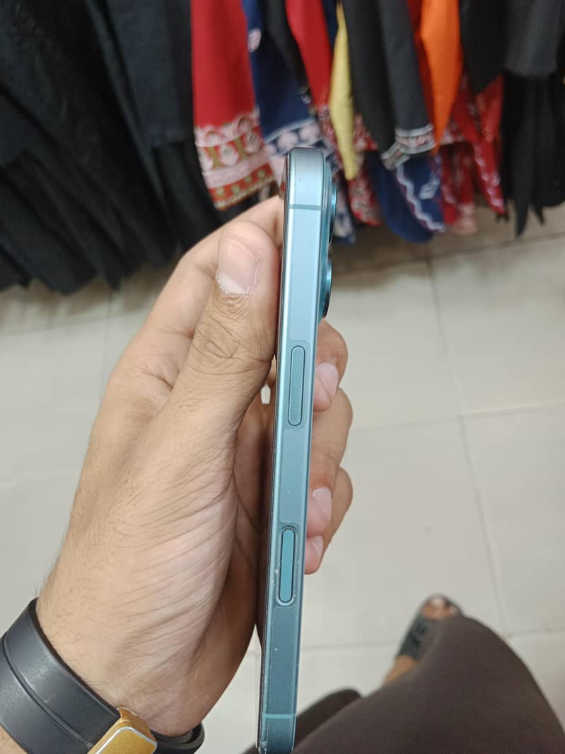 Apple iPhone 16 1