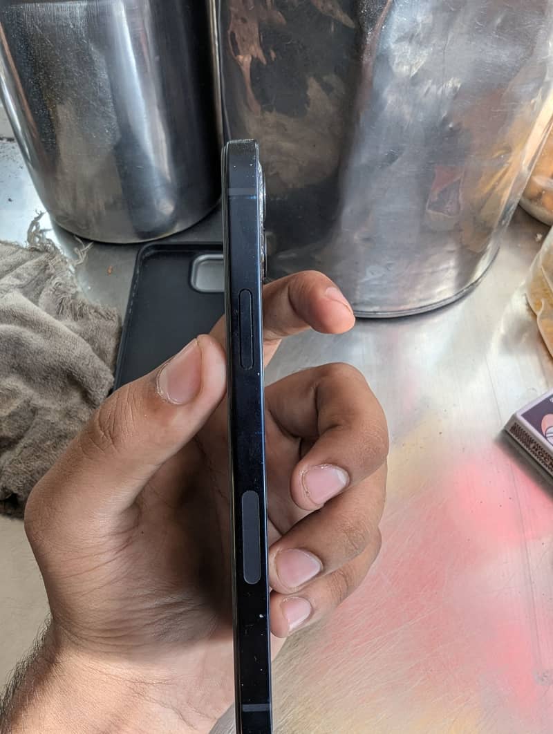 Apple iPhone 12 1