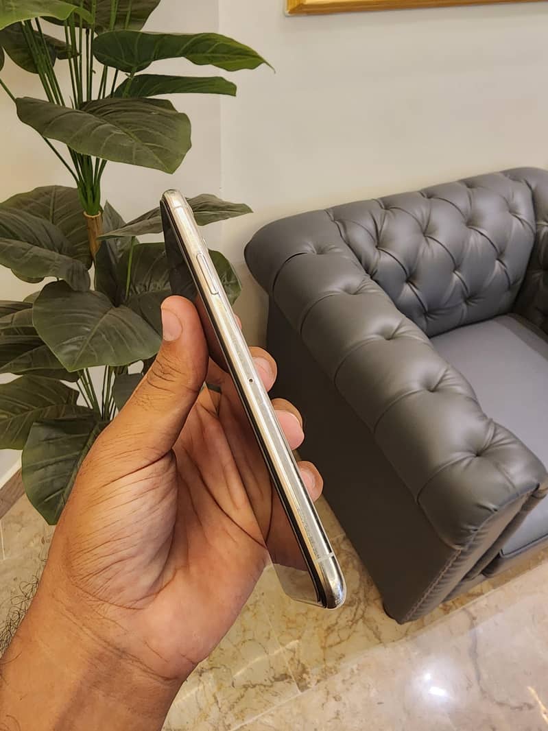 Apple iPhone 11 Pro Max 3