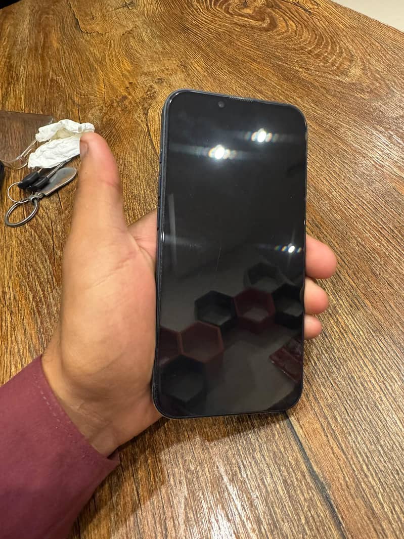 Apple iPhone 13 JV 1