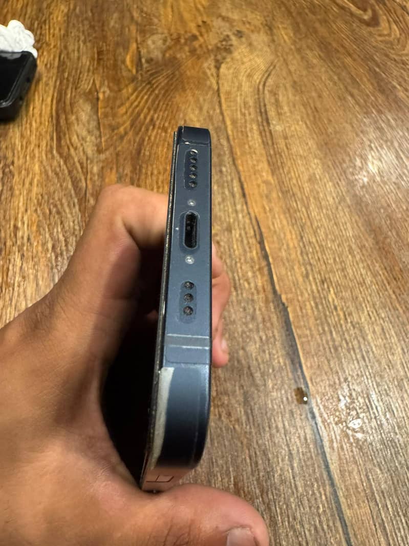 Apple iPhone 13 JV 6