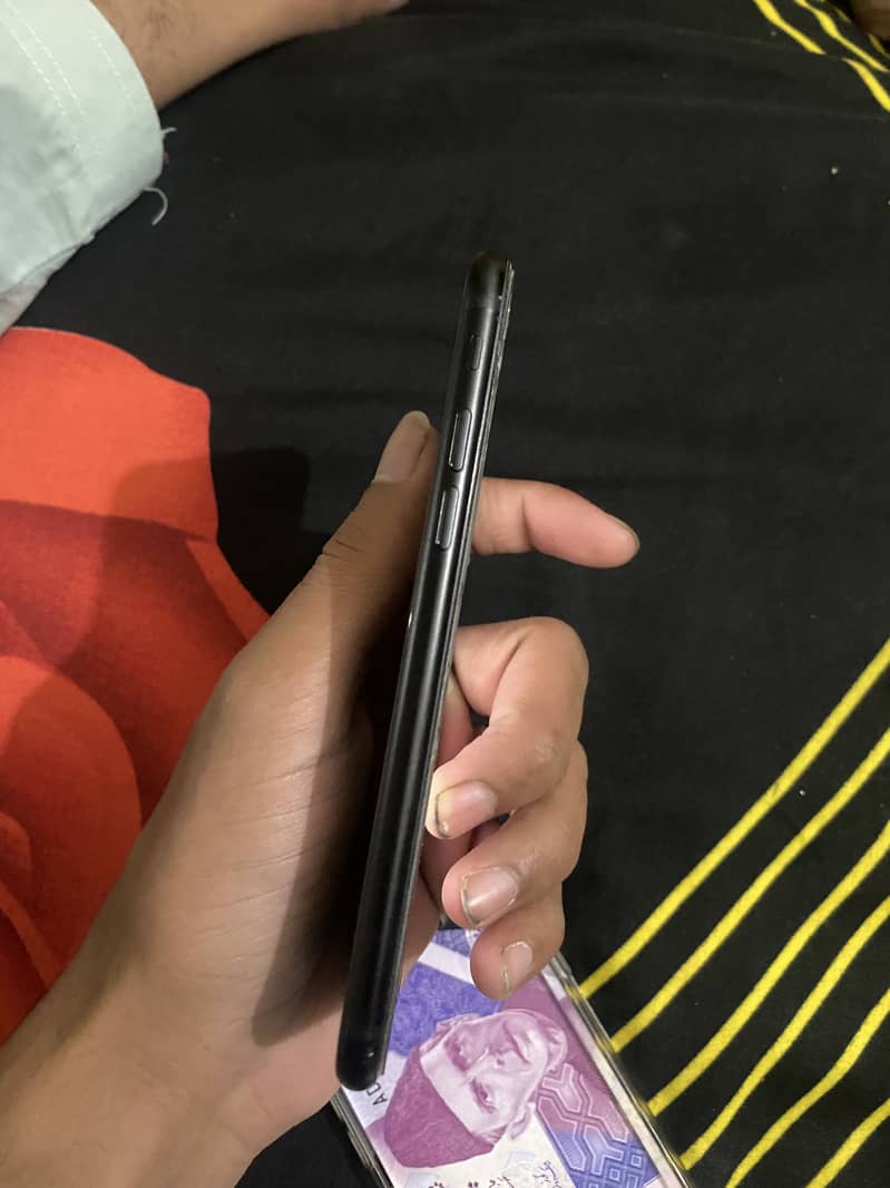 IPHONE SE2022 1