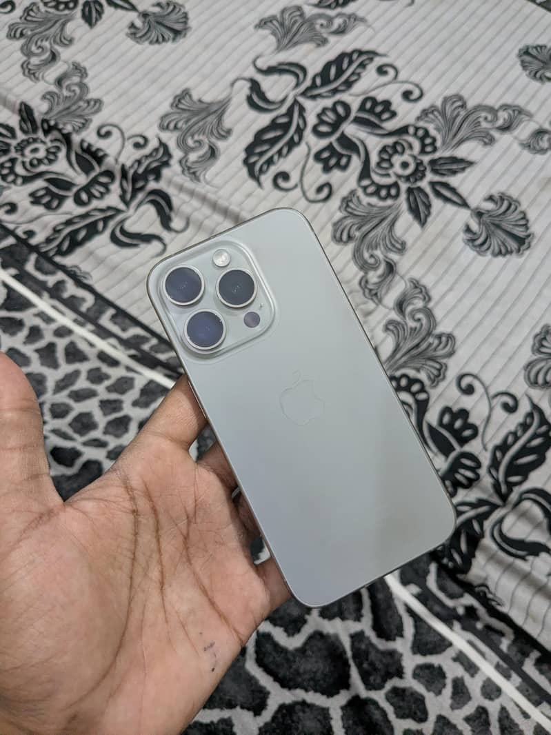 Apple iPhone 15 Pro 0