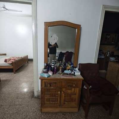 Double bed condition 10/10 with dressing table