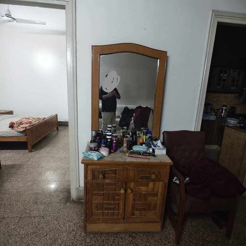 Double bed condition 10/10 with dressing table 0